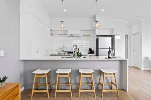 Stylish 3BR Townhouse CampHill - WiFi, Parking