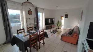 Appartement, entrée autonome, à proximité de la gare - La Couyère