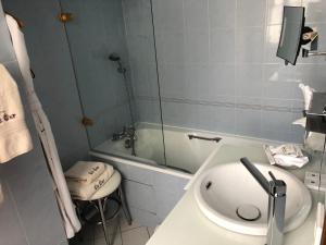 Hotels Hotel Le Cep & Spa : Chambre Bourgogne