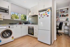 The Nest Elwood - 1BR Apt with Free Parking