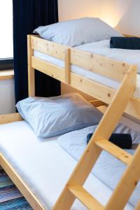 Modern Family Nest - Spacious 2BR, 2 Bath, Sleeps 8 with Mountain View and Backyard