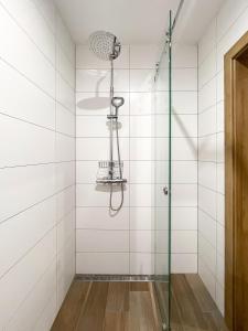 Scenic Village Hideaway - Spacious 2BR, 2 Bath, Sleeps 8 with Mountain View and Backyard