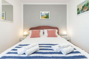 C22 Beachfront Villa - SPA BATH, POOL, PRIVATE BEACH, PARKING FREE