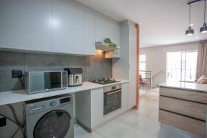 Apartment 60 A & B - 1 On York