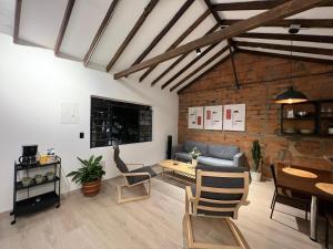 Stylish 5-BR Apartment in Medellíns Trendiest Spot, Walk Everywhere!