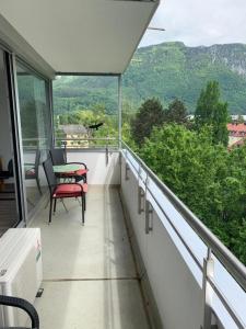 501, Schlafzimmer, Wohnzimmer, Küche und Bad mit Bergblick - 3-star hotels in Bad Reichenhall