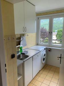 501, Schlafzimmer, Wohnzimmer, Küche und Bad mit Bergblick