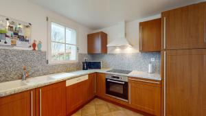 Villas Villa Emeraude - Golf & Plage : photos des chambres