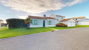 Villas Villa Emeraude - Golf & Plage : photos des chambres