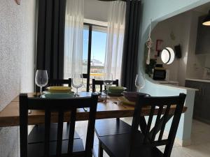 Luxe Condo with Pool, Airco, Seaview with two Balcony - Go4Portugal