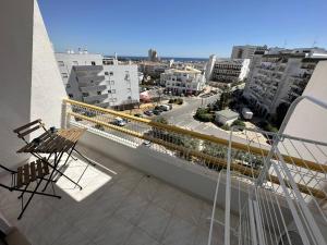 Luxe Condo with Pool, Airco, Seaview with two Balcony - Go4Portugal