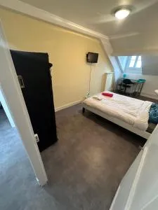 Chambre Privative avec lavabo Gare SNCF - Louey