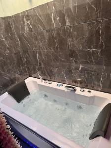 Appart'hotels love room spa jacuzzi : photos des chambres