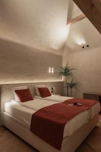 Deluxe King Room room in B&B Herenhuis