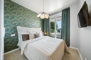 Brand new apartment with gym&rooftop pool.