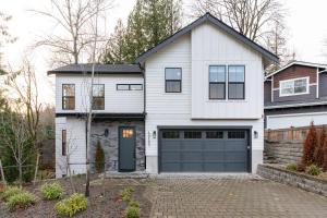 Elegant 3-Story House with Private Backyard in WA