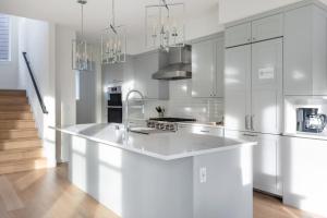 Elegant 3-Story House with Private Backyard in WA