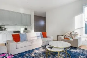 Elegant 3-Story House with Private Backyard in WA - Snyders Corner