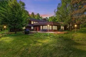 Nature's Retreat - Beach Lake