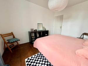 Maisons de vacances MAISON DE CAMPAGNE - Calme & Confort - Jardin Barbecue - Parking et Wifi Gratuit - ESPACE ET DETENTE - Ideal FAMILLE : photos des chambres