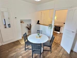 Wonderhost, Central Avenue en coeur de ville