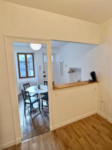 Wonderhost, Central Avenue en coeur de ville