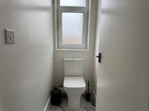 Spacious 2BR, Great Amenities, 16 min to City