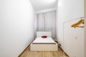 BRAND NEW Pl Espana Sants Fira Apartment 2024 Built, Aplus, AirCon & Heating, Gigabit WiFi, Parking