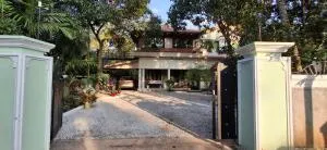 The Pearl Munro - Karunāgapalli