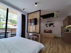 Meteora Gold and Glass Suites