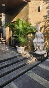 Nivasa Villa - 5 BHK Triplex House Near Cyberhub