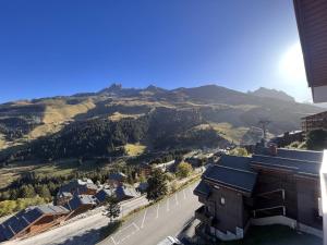 Appart. mansardé proche pistes Méribel - FR-1-355-245