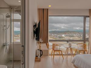 Phòng Deluxe hướng núi (Deluxe Mountain View)