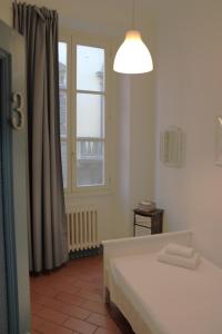 Single Room with Shared Bathroom