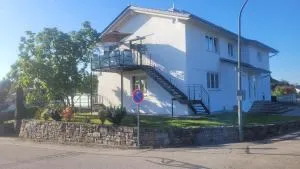 Super Ferienwohnung mit zwei Schalafzimmern und Fitnessraum süd-östlich von München - Emmering