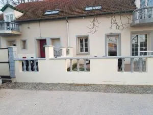 Logement à 5min de longvic - 弗内