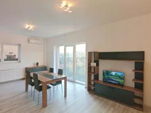 Vila Novara V25 - Preajba