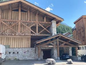 Appartement Duplex avec Terrasse, Jacuzzi et Cheminée - Val-dIsère - FR-1-567-63