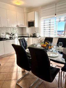 Lovely Apartment Gaivota Mar Praia da Rocha with Pool , Parking