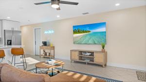 The Shark Tank Cocoa Beach - 4 2BR Units - 8BR Total - Each Unit Sleeps 5 - Walk to Beach & Downtown