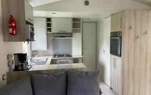 Maisons de vacances Mobilhome Amira 40m2 - Cc781 Les Charmettes 4 stars : photos des chambres