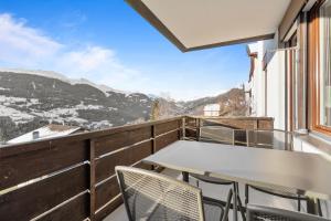 Perfekte Aussicht mit Poolbereich in Skiregion