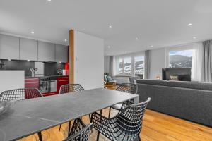 Perfekte Aussicht mit Poolbereich in Skiregion