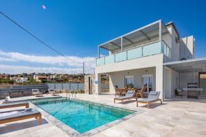 Giannas Panoramic Seaview Twin Villas with pools
