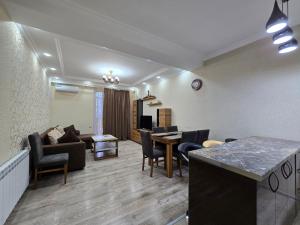 B30 Archi Isani