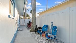 The Shark Tank Cocoa Beach - 4 2BR Units - 8BR Total - Each Unit Sleeps 5 - Walk to Beach & Downtown