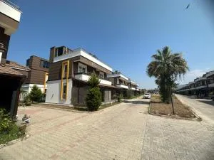 Detached Villa In A Seafront Boutıque Complex In Dikili - Dikili