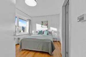 Top Aussicht mit Poolbereich in Skiregion Brigels - Tavanasa