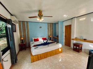 Kohchang Cabana Big Hotel with swiming pool & Beach