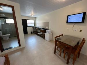 Brisa Ferrugem apenas uma quadra da Praia da Ferrugem e Bar do Zado